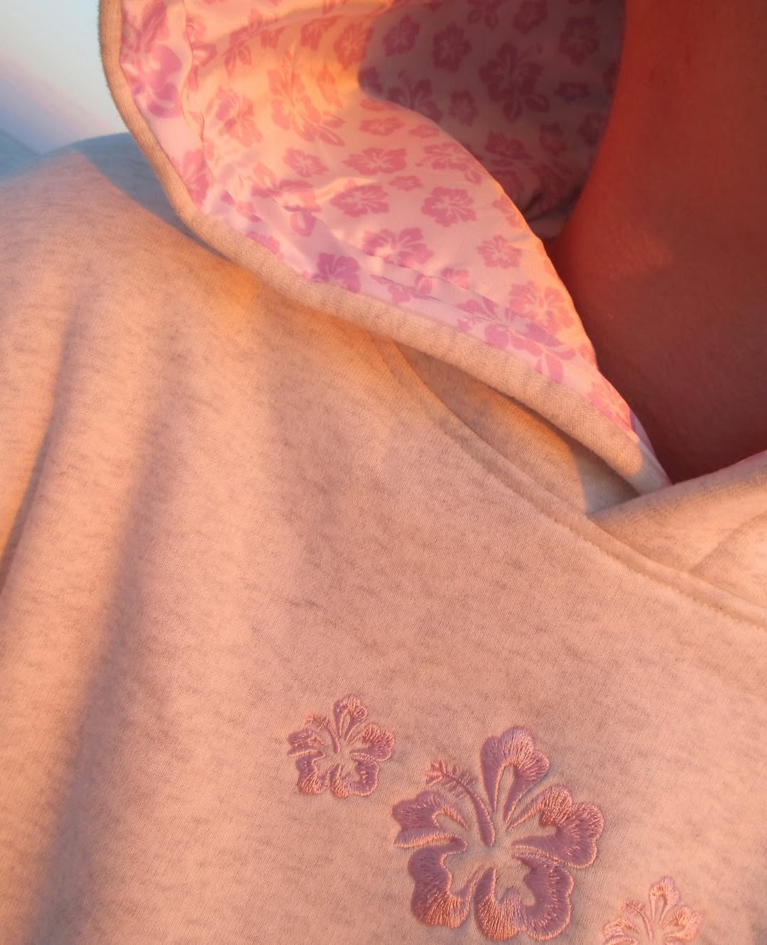 HIBISCUS FLORAL EMBROIDERED HOODY